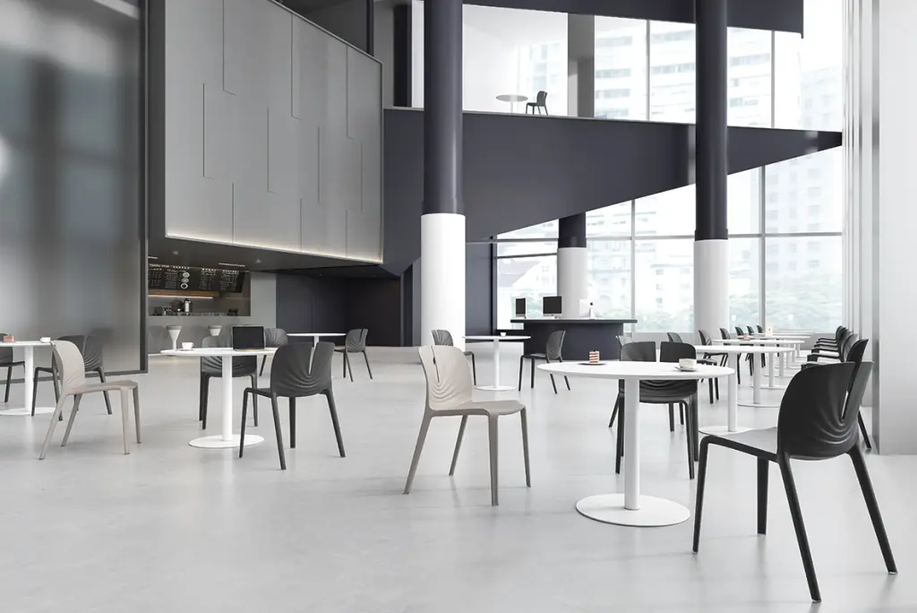 plis-polypropylene-chair-4-legged-black_5.jpg